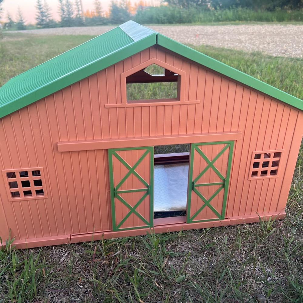 Green and Brown Building Set Barn with Ventilation Windows. Been played with